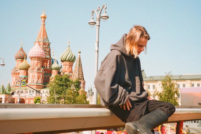 Scally Milano вернулся в Россию из Дубая после разговора с Екатериной Мизулиной, во время которого он пообещал отредактировать песни | Источник: Scally Milano / Vk.com