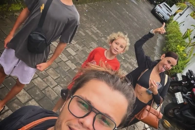 Айза и муж из Югры застряли на Бали из-за дорогих билетов