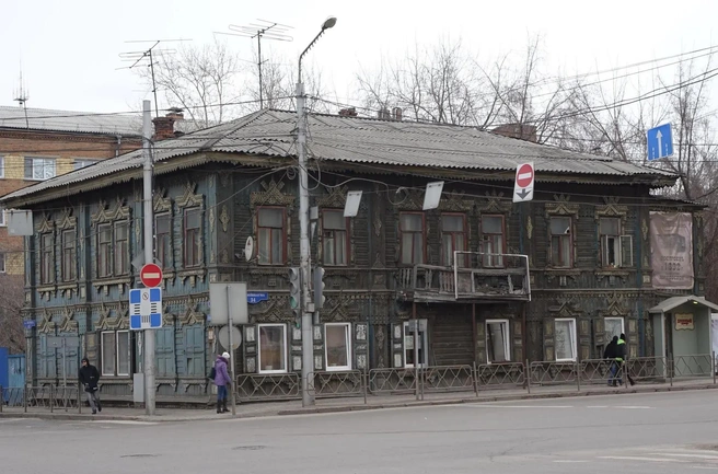 Так резной дом купца Телегина выглядит в 2026 году. Его построили на рубеже XIX и XX веков | Источник: наследие.дом.рф