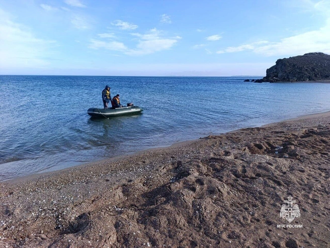 Двое рыбаков отправились в море, хотя был трехбалльный шторм | Источник: ГУ МЧС по Республике Крым