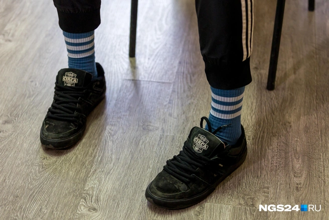 На мальчике были кроссовки (на фото не пропавший ребенок) | Источник: Артем Ленц / NGS24.RU