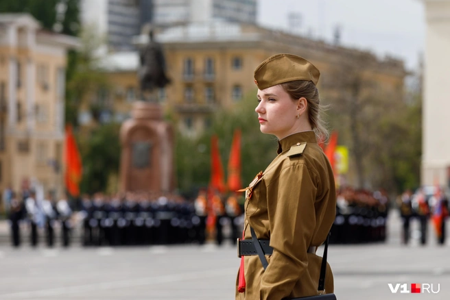 Девушки в военной форме внезапно пропали с улиц города | Источник: Алексей Волхонский / V1.RU