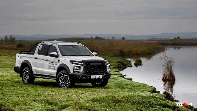 Дизельные пикапы оснащают шинами класса А/Т, поэтому радиус разворота еще больше, чем у бензиновых версий | Источник: Артем Краснов