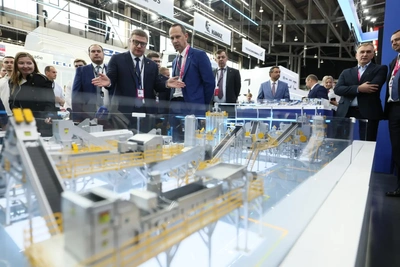 Губернатор Текслер возглавил делегацию на ИННОПРОМ-2026