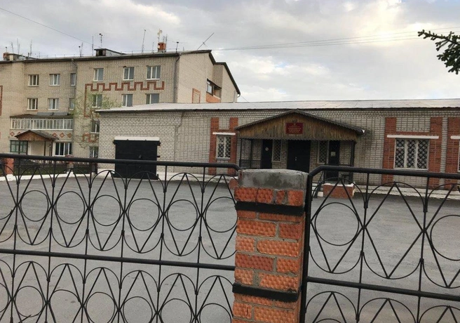 Заводоуковская межрайонная прокуратура сильно не пострадала от действий дебошира | Источник: 2GIS