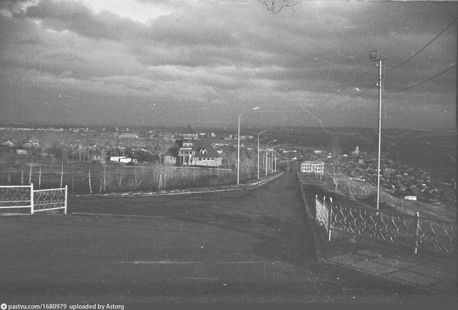 Вид на ресторан «Казачья застава» | Источник: Astorg / Фотопленка из личного архива