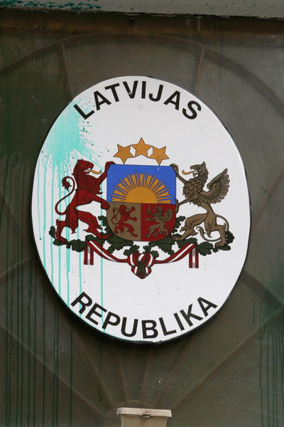 Латвия призвала прекратить выдачу виз россиянам