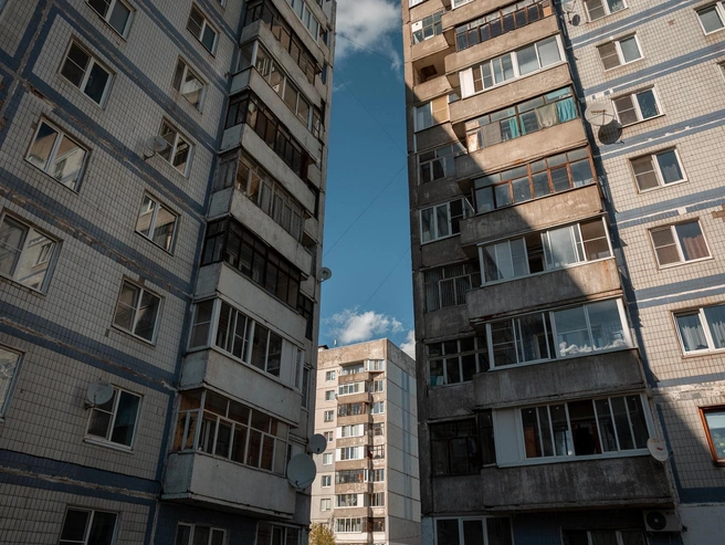 Тень, отбрасываемая домами | Источник: Александр Куренной / 76.RU