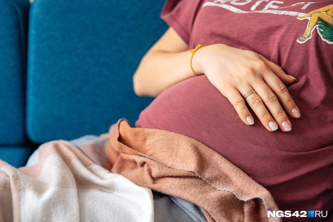 Пособие по беременности и родам зависит от среднего заработка женщины за два года | Источник: Максим Серков / NGS42.RU