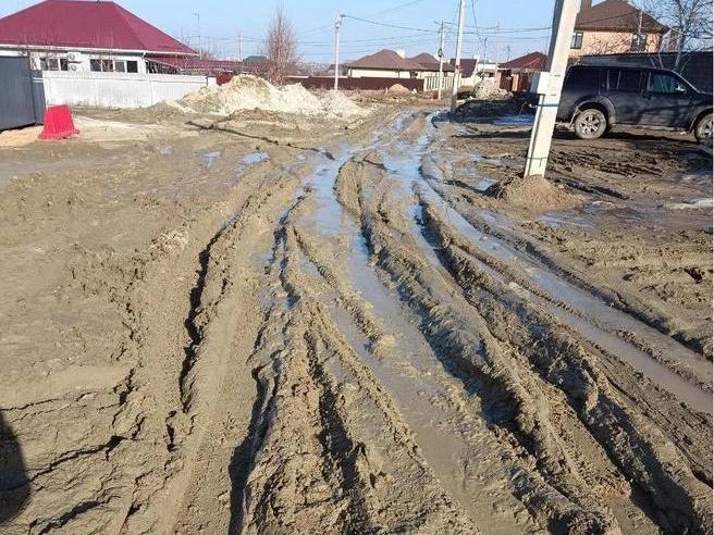 Когда появится дорога в поселке Солнечном — неизвестно | Источник: читатели V1.RU