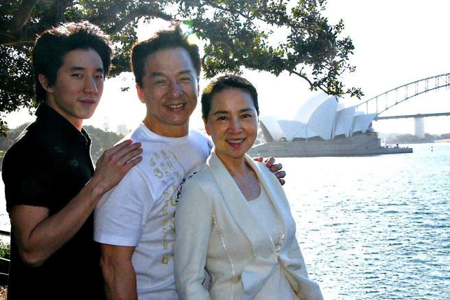 Источник: jackiechan / Instagram (экстремистская организация, деятельность запрещена на территории РФ)