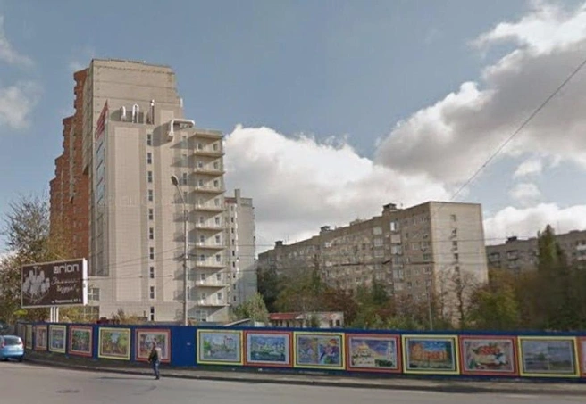 А это напротив ЦГБ, сейчас тут многоэтажный дом | Источник: Google Maps