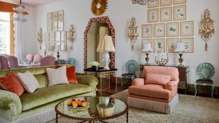 Яркий диван: 60+ фото и идей для гостиной