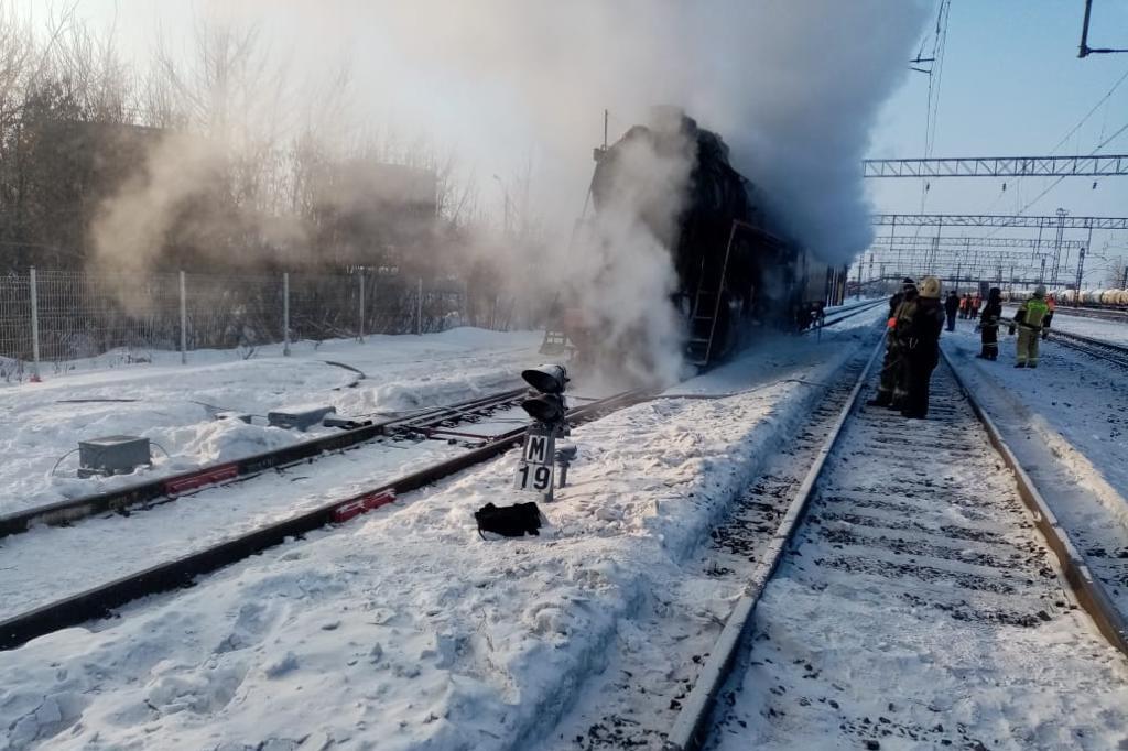 Горящий тепловоз. Пожар на Локомотиве. Пожар на железнодорожной станции. Пожар на тепловозе.