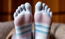 Можно ли второй раз надевать одну и ту же пару носков. Вот что говорит микробиолог