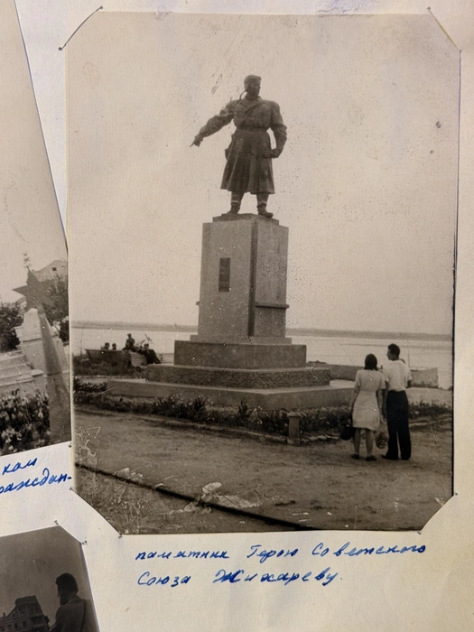На фото изображен памятник Виктору Хользунову. Подпись под фото «Жихарев»&nbsp;— ошибочная | Источник: Сергей Островский