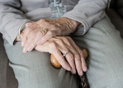 В Актобе 92-летняя женщина потребовала от своих восьмерых детей алименты через суд
