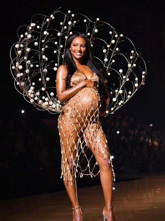 Шоу Victoria's Secret 2025: самые яркие выходы и моменты показа