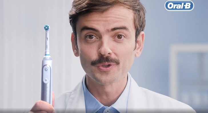 Антон Лапенко сыграл сразу нескольких героев в рекламе зубной щетки Oral-B