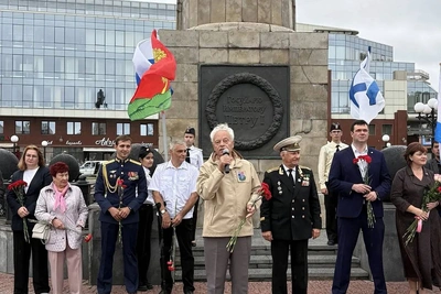 В Липецке отметили День ВМФ митингом на площади Петра Великого