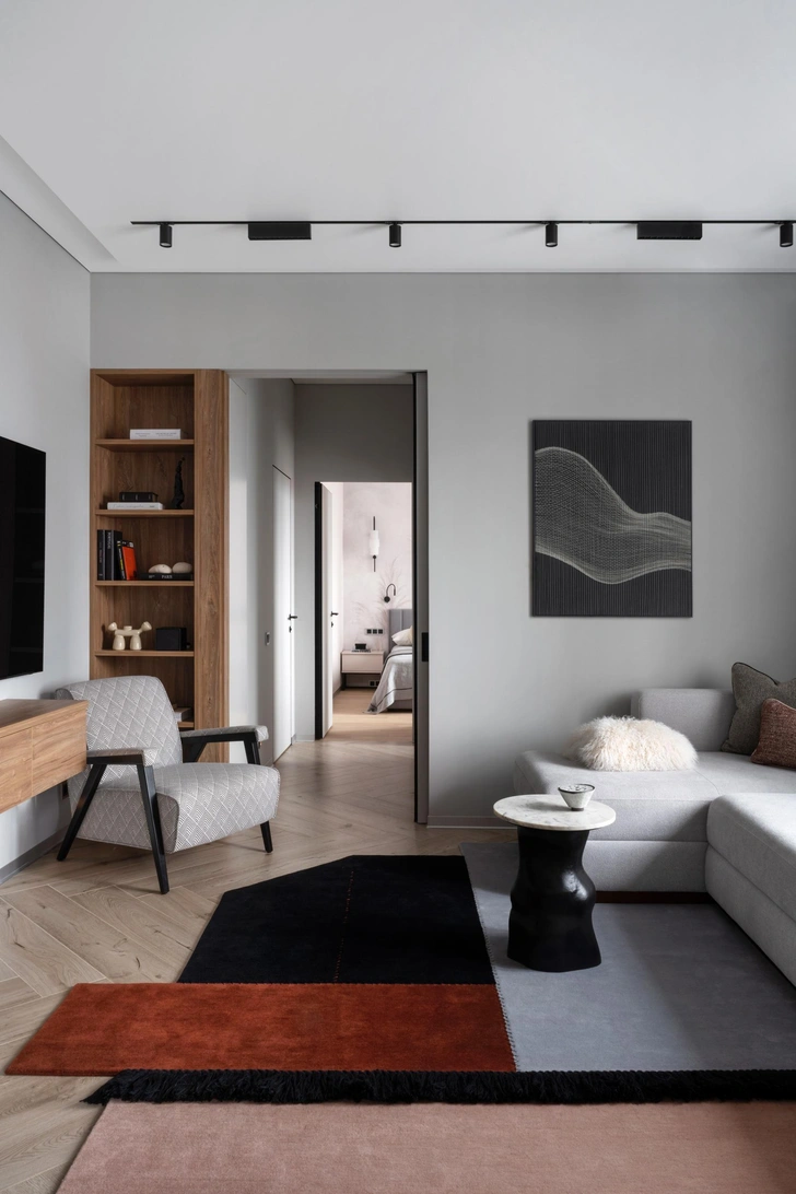 Ковер, Dovlet House. Кресло, Dantone Home. Корпусная мебель изготовлена на заказ, ZBS. | Источник: Наталья Градусова. Стиль: Варвара Калицкая