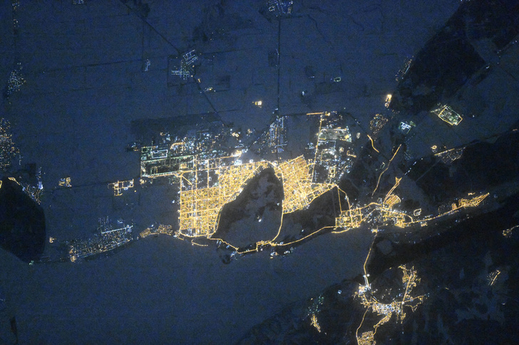Найдите свой: как выглядят из космоса города России (25 фото)