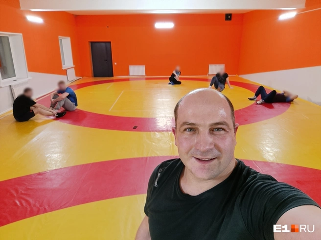 Тренер до сих пор не верит в происходящее | Источник: Вольная борьба Арамиль / Vk.com