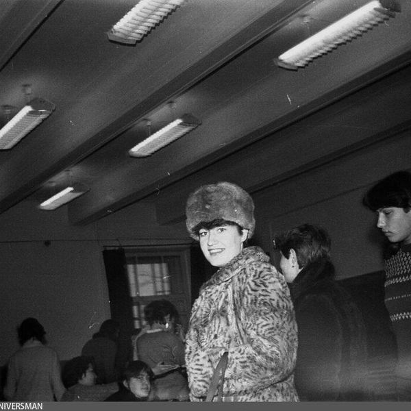 В особо холодные дни студенты учились в верхней одежде | Источник: pastvu.com