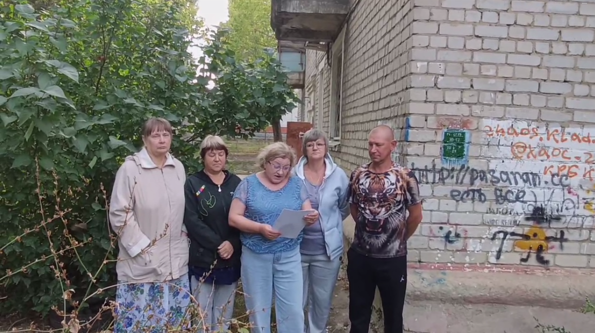 «Мы брошены мэром в нечеловеческих условиях». Жители изношенного дома на севере Волгограда боятся з…
