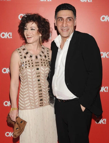 «И Алена Хмельницкая, и его взрослые дочери, и все остальные сейчас находятся в трансе. Если бы он сказал об этом раньше, они хотя бы были бы готовы к этому. Мы страдаем и плачем, а мужчины отвечают своими инфарктами, инсультами и даже комой, как в случае с Тиграном», — говорила Эвелина Бледанс после известий о клинической смерти и коме Кеосаяна