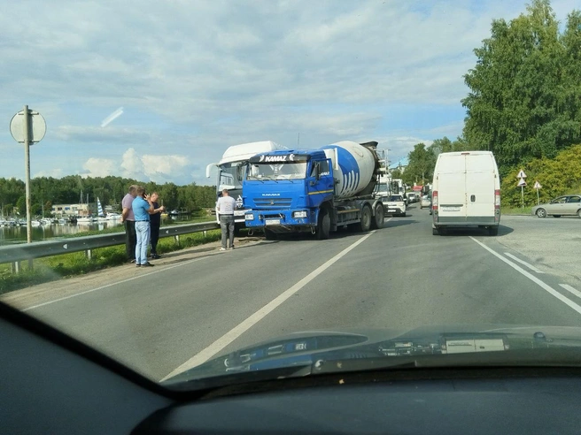 Бетономешалка протаранила пассажирский автобус в Нижегородской области | Источник: t.me