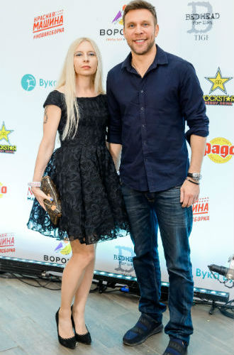 Арчи со спутницей