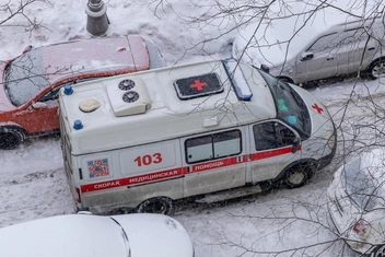 «Бабушка так вцепилась в шею, что не отодрать»: 5 историй из практики врача скорой помощи