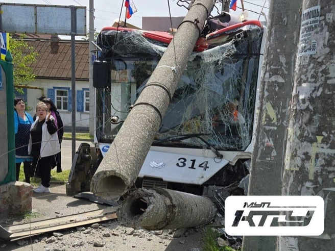 Троллейбус сильно поврежден | Источник: КТТУ
