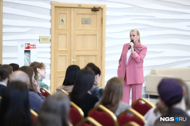 Анна Терешкова уверяет, что у звезд бывают странные требования, но их стараются выполнять | Источник: Александр Ощепков / NGS.RU