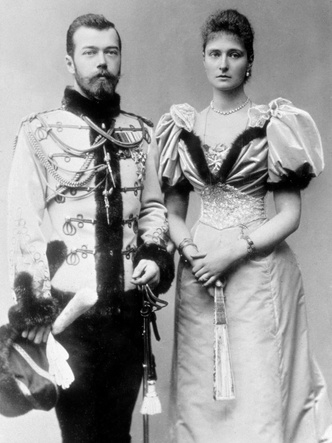 Гардероб Романовых: кто создавал роскошные наряды российских императриц