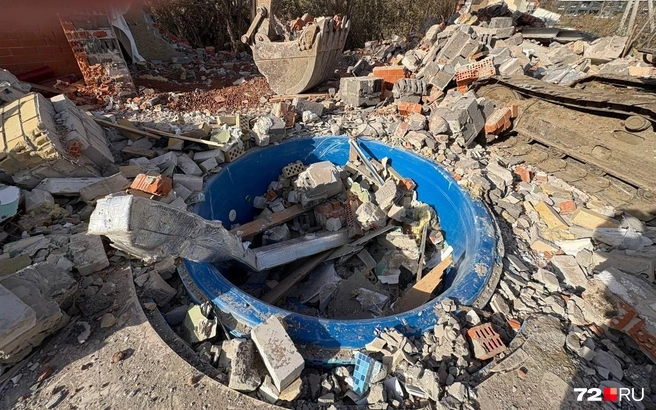 Здесь, судя по всему, была зона для водных процедур или джакузи | Источник: 72.RU