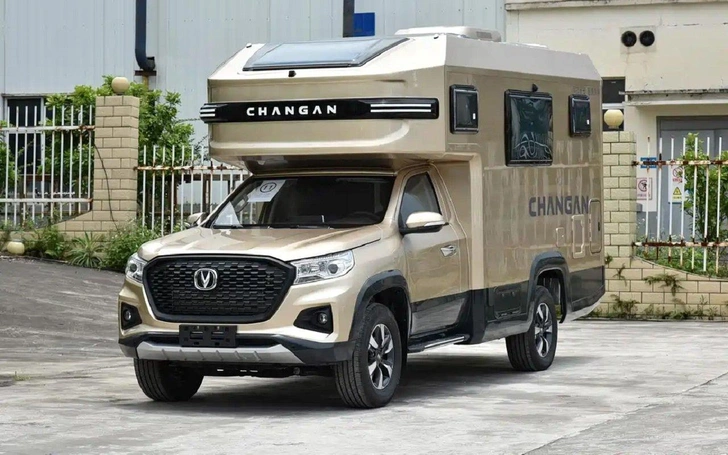 В Китае показали автодом будущего: гибридный кроссовер с раздвижным вторым этажом