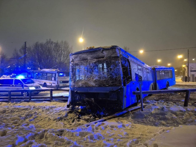На юго-западе Москвы столкнулось два автобуса, есть пострадавшие | Источник: «Агентство „Москва“» / Telegram