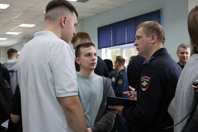 Полицейские Пензы встретились со студентами на ярмарке вакансий