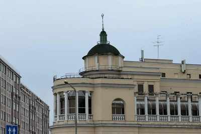 На Арбате реставрируют фасад «Праги»