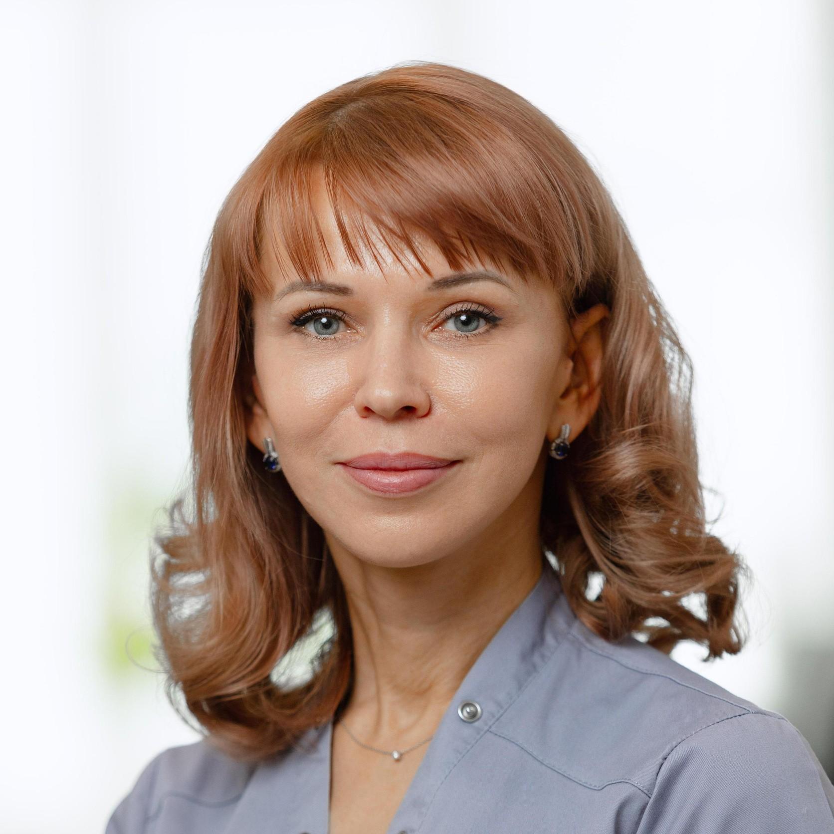 <p>Елена Постовалова</p>
