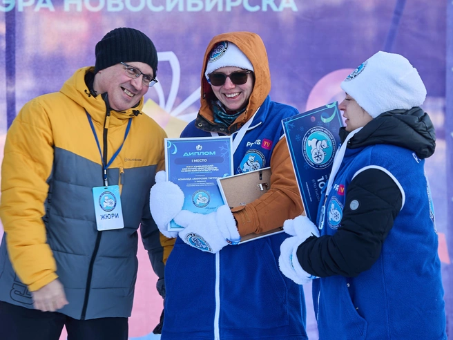 Церемония награждения хабаровской команды. | Источник: Александр Ощепков / NGS.RU