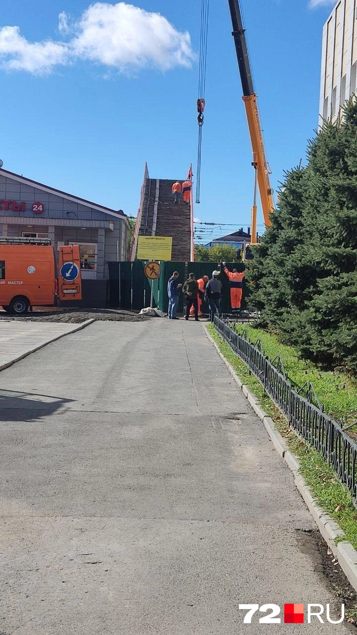 А сейчас его уже огородили. Не пройти  | Источник: читатель 72.RU 