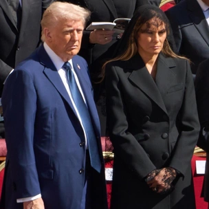Как Мелания Трамп оказалась в день своего 55-летия в трауре на главных похоронах