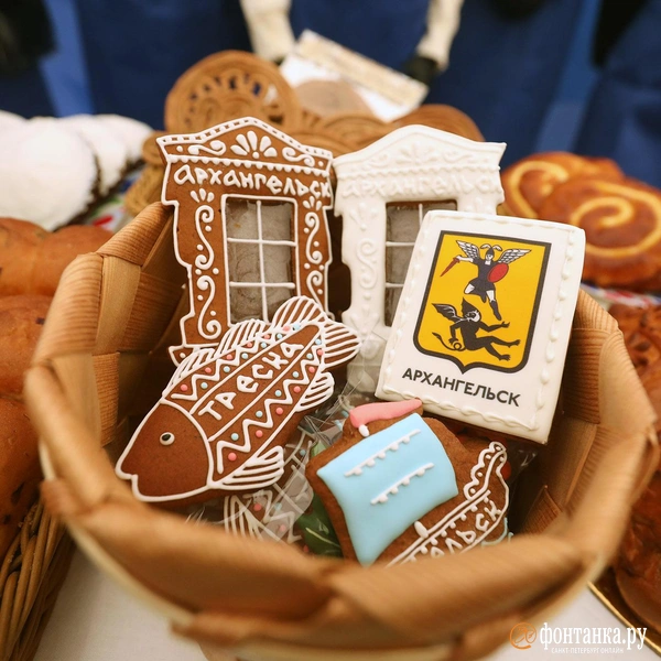 Привычные архангельские пряники-козули могут быть не только вкусным десертом, но и красивым сувениром | Источник: Ксения Потеева / «Фонтанка.ру»