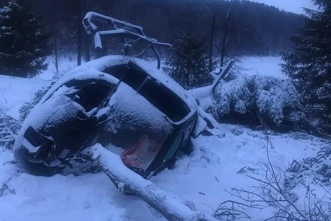 Частный вертолет совершил жесткую посадку в 4 километрах от деревни Карагайкуль | Источник: МЧС Башкирии