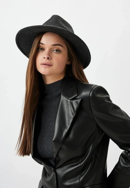 Olsen tuck: заправлять волосы под одежду — новый модный прием от сестер Олсен Olsen tuck: заправлять волосы под одежду — новый модный прием от сестер Олсен