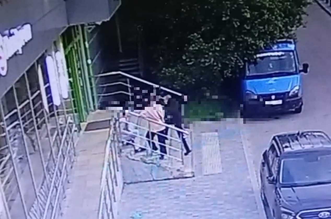 В Нижнем Новгороде задержали трех парней, распыливших перцовку в детей. У пострадавших химические ожоги