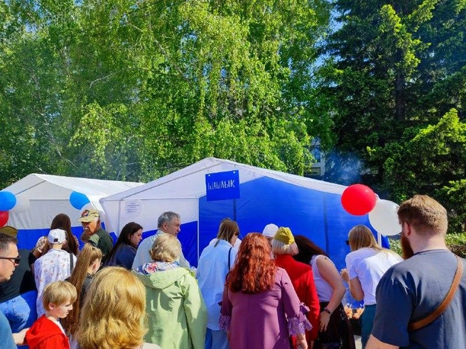 Аромат жареного мяса манит со всех концов города | Источник: Константин Санталов / NGS22.RU